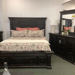 Solid Wood, Six Piece Bedroom Set