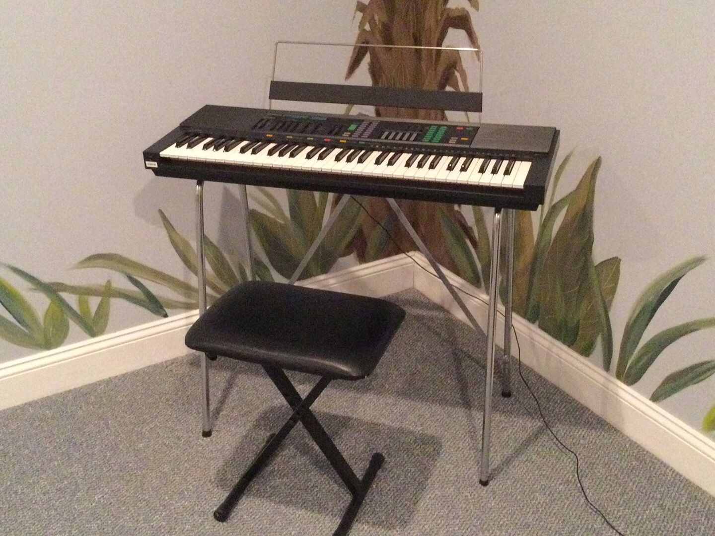 Yamaha PSR-36 keyboard With Stand, Stool, AC Adapter And Cover