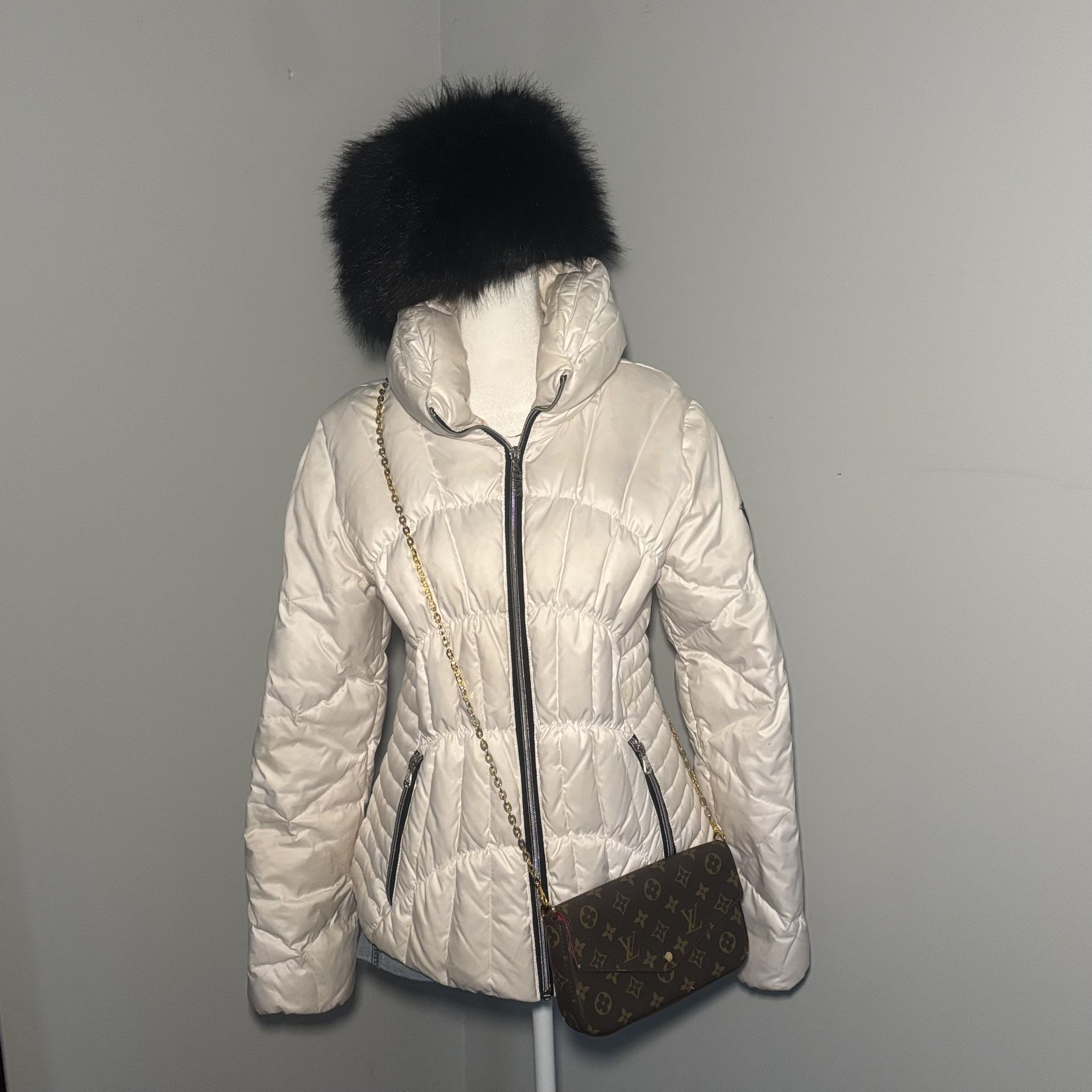 Cream Guess puffer jacket
