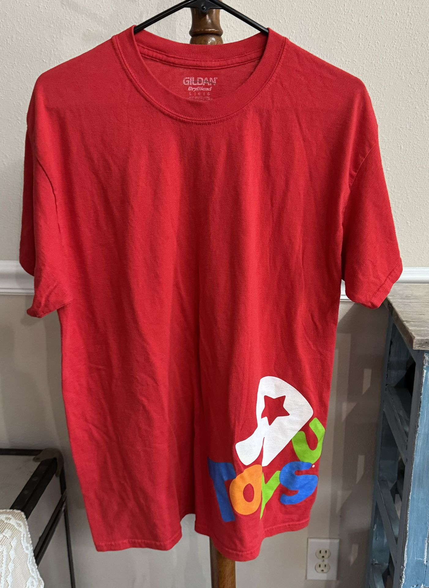 Toys R Us Employee Red T-Shirt Size L Adult just $10 xox