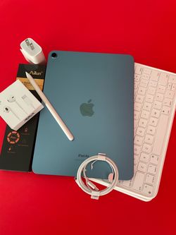 Apple IPad Air 5th Generation (10.9” Liquid Retina/ M1 chip / 2022 Model) 64GB with pen, keyboard case & Accessories