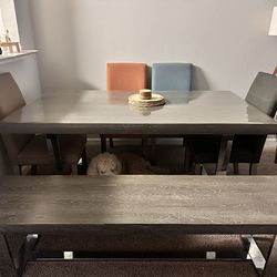 🔥 Modern Dining Set – Great Condition 🔥