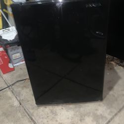 Insignia Mini Fridge 