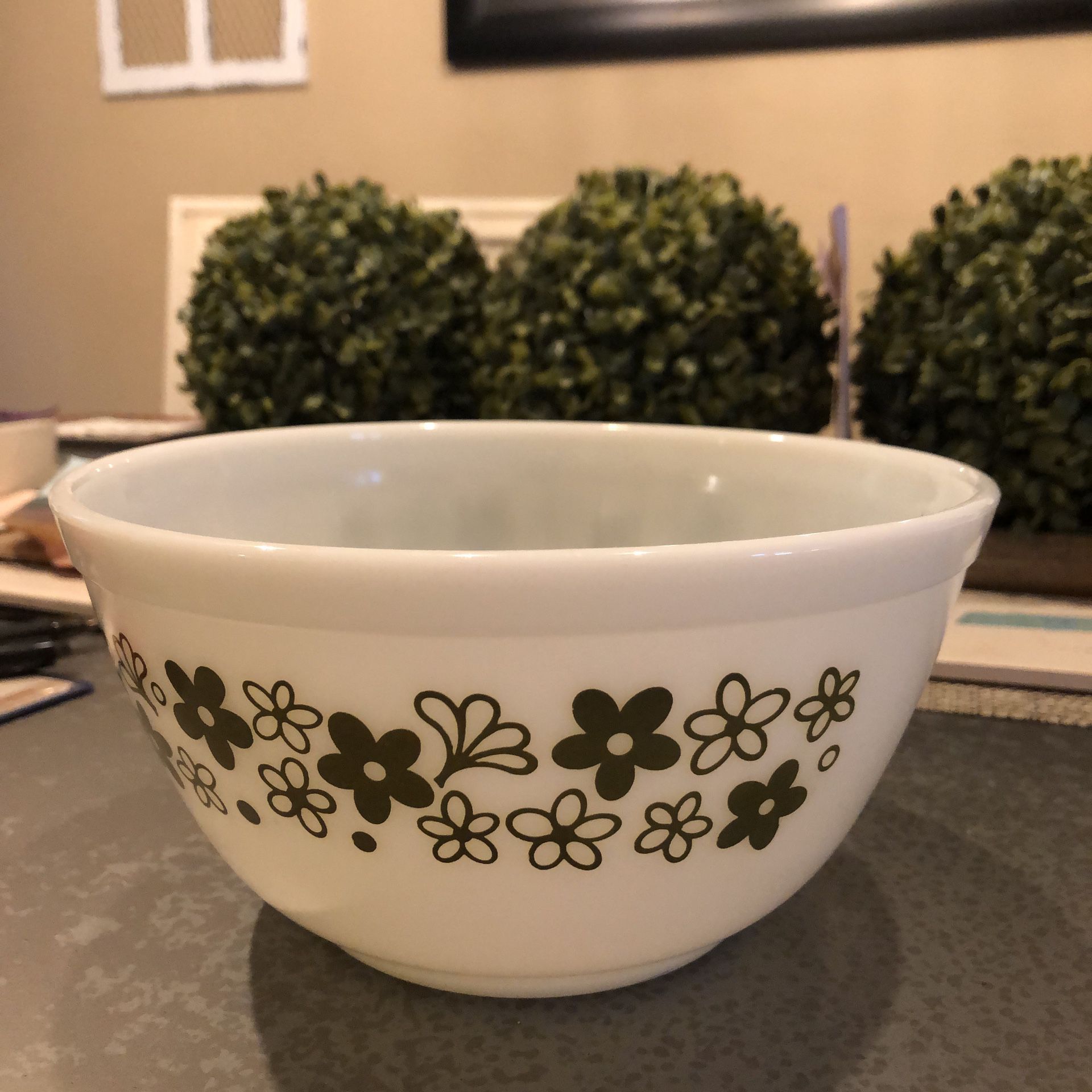 Vintage Pyrex white and green bowl