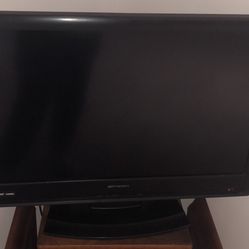 32 Inch TV a moving! Works! 