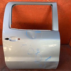 2014 - 2018 GMC SIERRA & CHEVROLET SILVERADO 1500 RIGHT SIDE REAR DOOR SHELL OEM