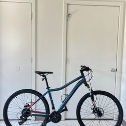 Cannondale Foray Mountain Bike 27.5”