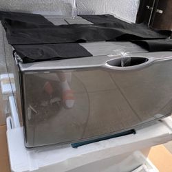 Samsung Pedestal Laundry Stainless Platinum, Universal, Available Now 