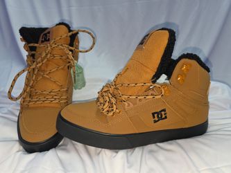 DC
Pure High-Top WC WNT size 11.5