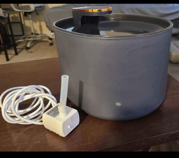 Pet Water Fountain (NO FILTERS INCLUDED)