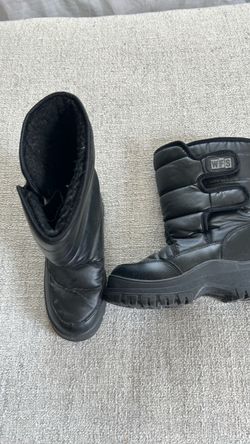 Wfs snow boots size 4