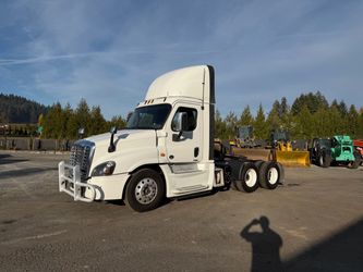 2018 Freightliner Cascadia 125 - DayCab - DD15- 12Spd Auto- 608k Miles