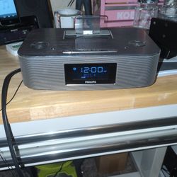 Phillips Alarm Clock Speaker iPod Charging Station 