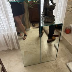 2 Mirror Posts