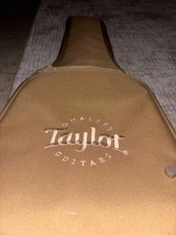 Taylor Academy 12e Acoustic-Electric Guitar + Bag & Accessories