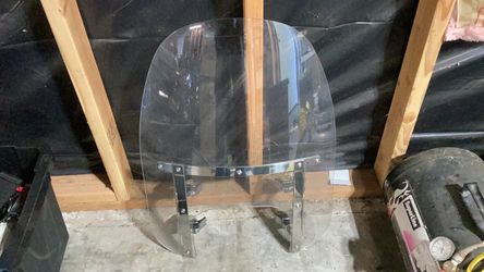 OEM Harley Davidson Dyna Windscreen with Mounting Brackets