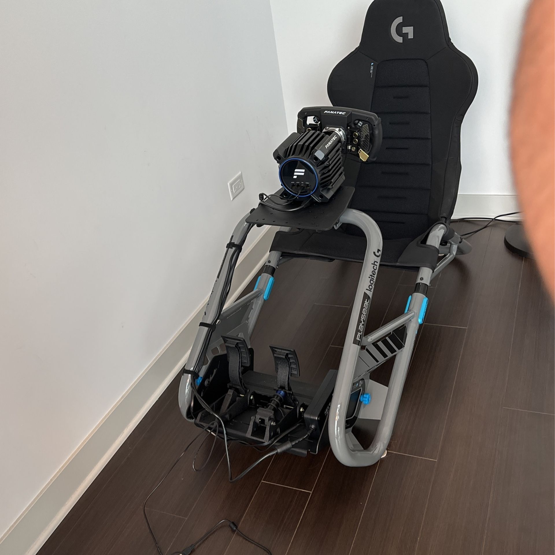 Fanatec DD Pro + CSL Elite V2 Pedals + Playseat Trophy