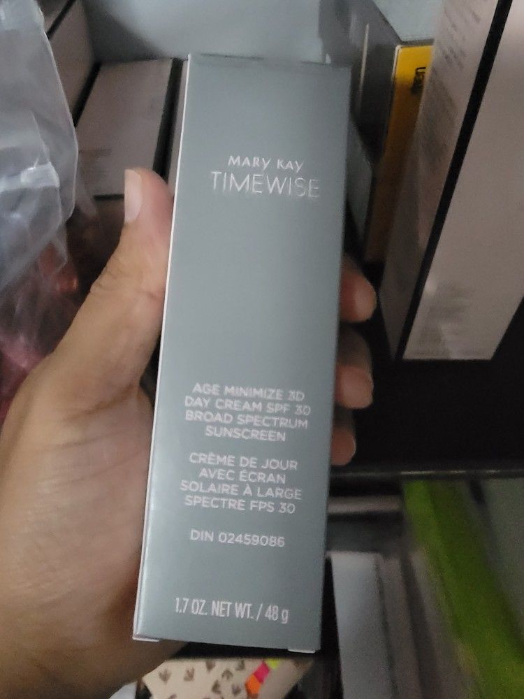 Mary Kay Timewise Age Minimize 3D® Day Cream (30 SPF) - Normal/Dry
Normal/Dry
1.7 oz.