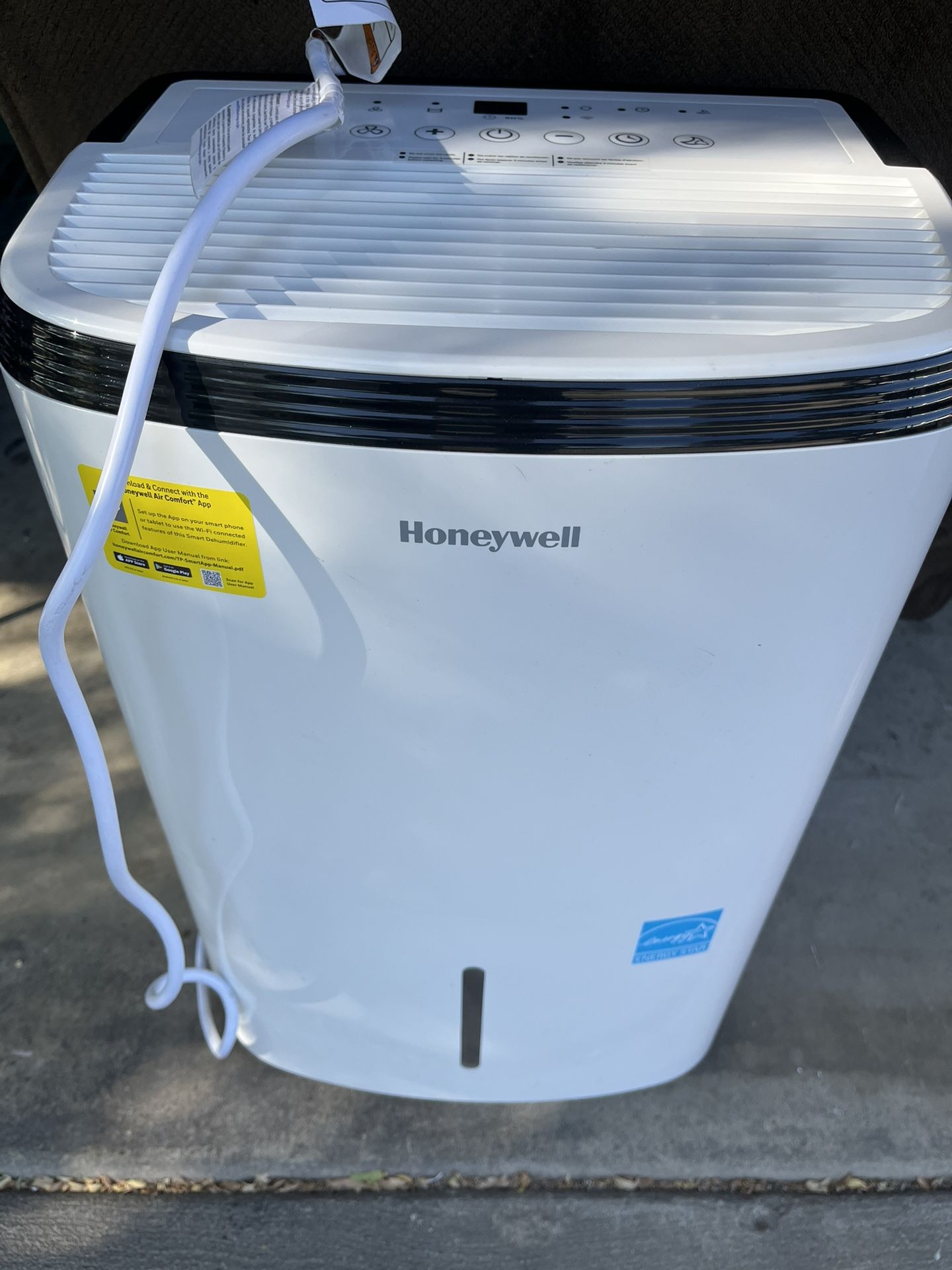 Honeywell TP70AWKN Smart 70-Pint Energy Star Dehumidifier with Wifi Connectivity and Alexa Control for Larger Rooms Up To 4000 Sq. Ft.