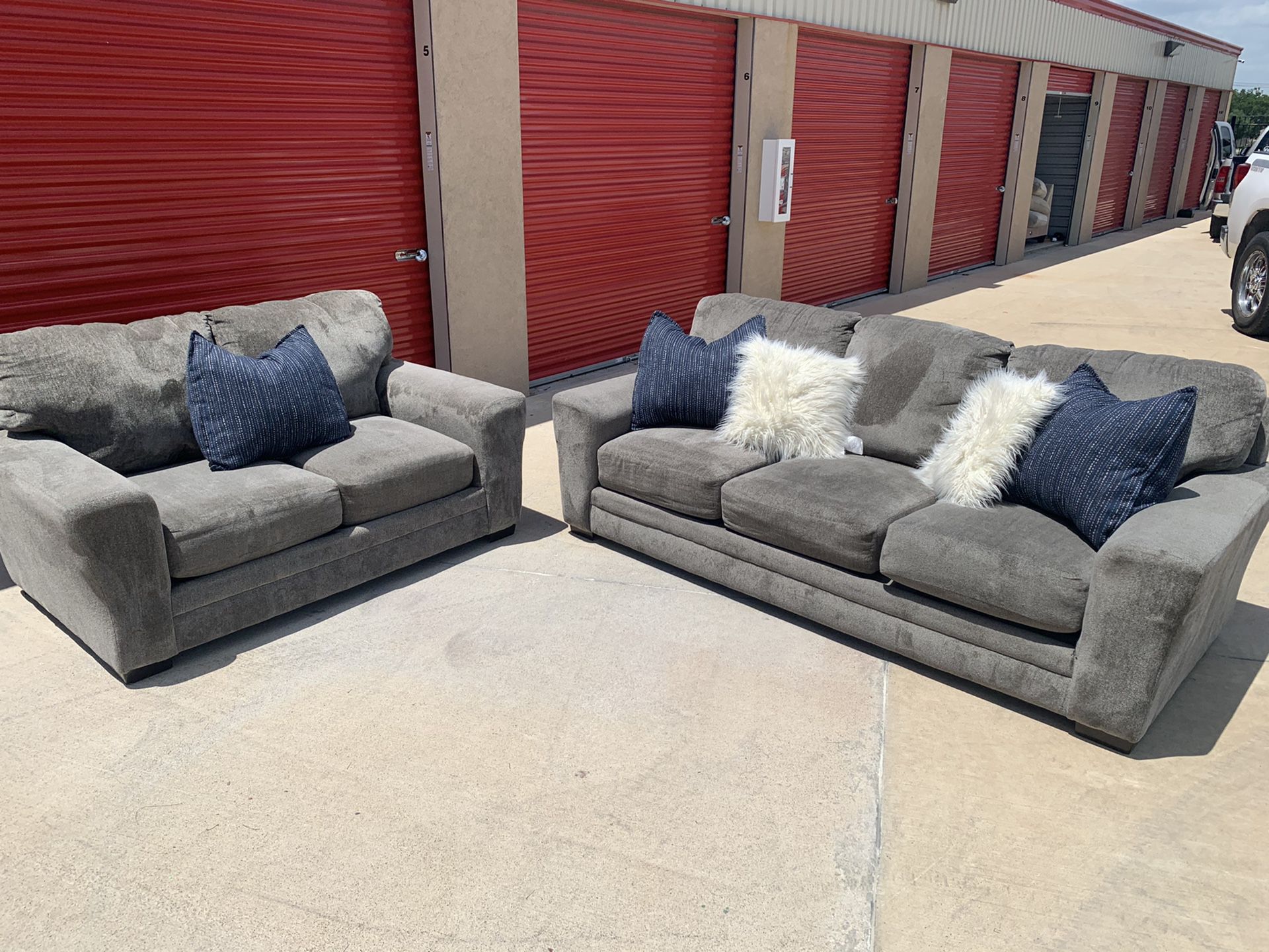 Can deliver - grey couch sofa loveseat 2pcs