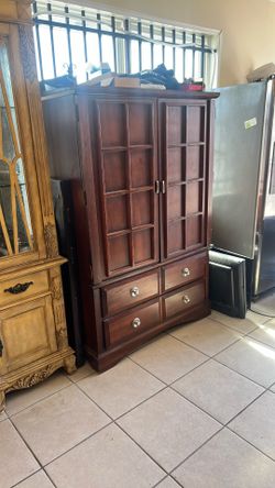 Wardrobe / Cupboard