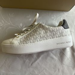 Michael Kors Size 8.5 women’s shoe 