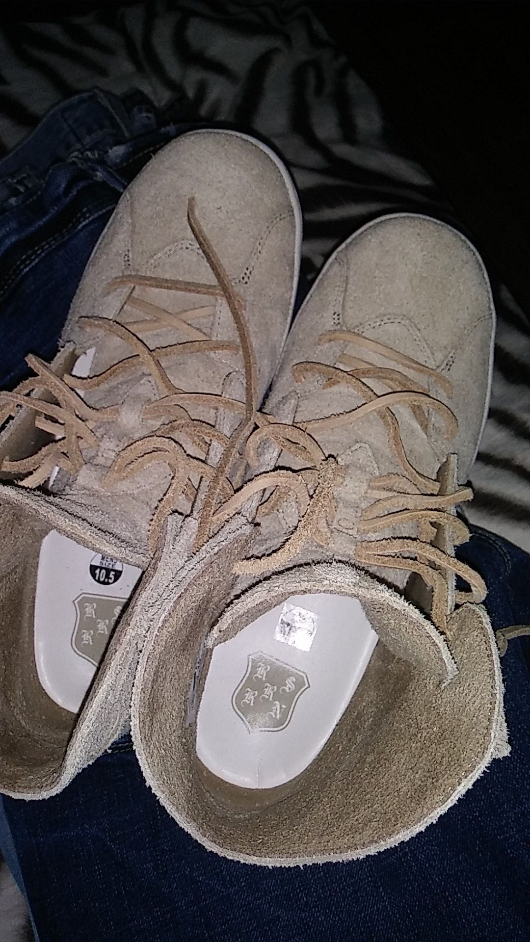 Ive got 6 pair of jeans..american eagle..flypaper..true luck..bigstar..levie....and a brand new pair of suede jordan tennis shoes!!!!
