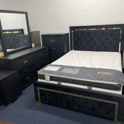 4 Pc Queen Black Bedroom Set ( Bed Frame, Dresser, Mirror And One Nightstand) 