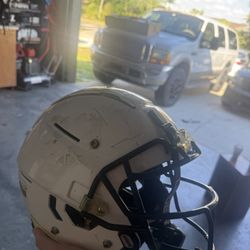 Schutt f7 helmet 