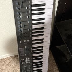 MIDI keyboard 