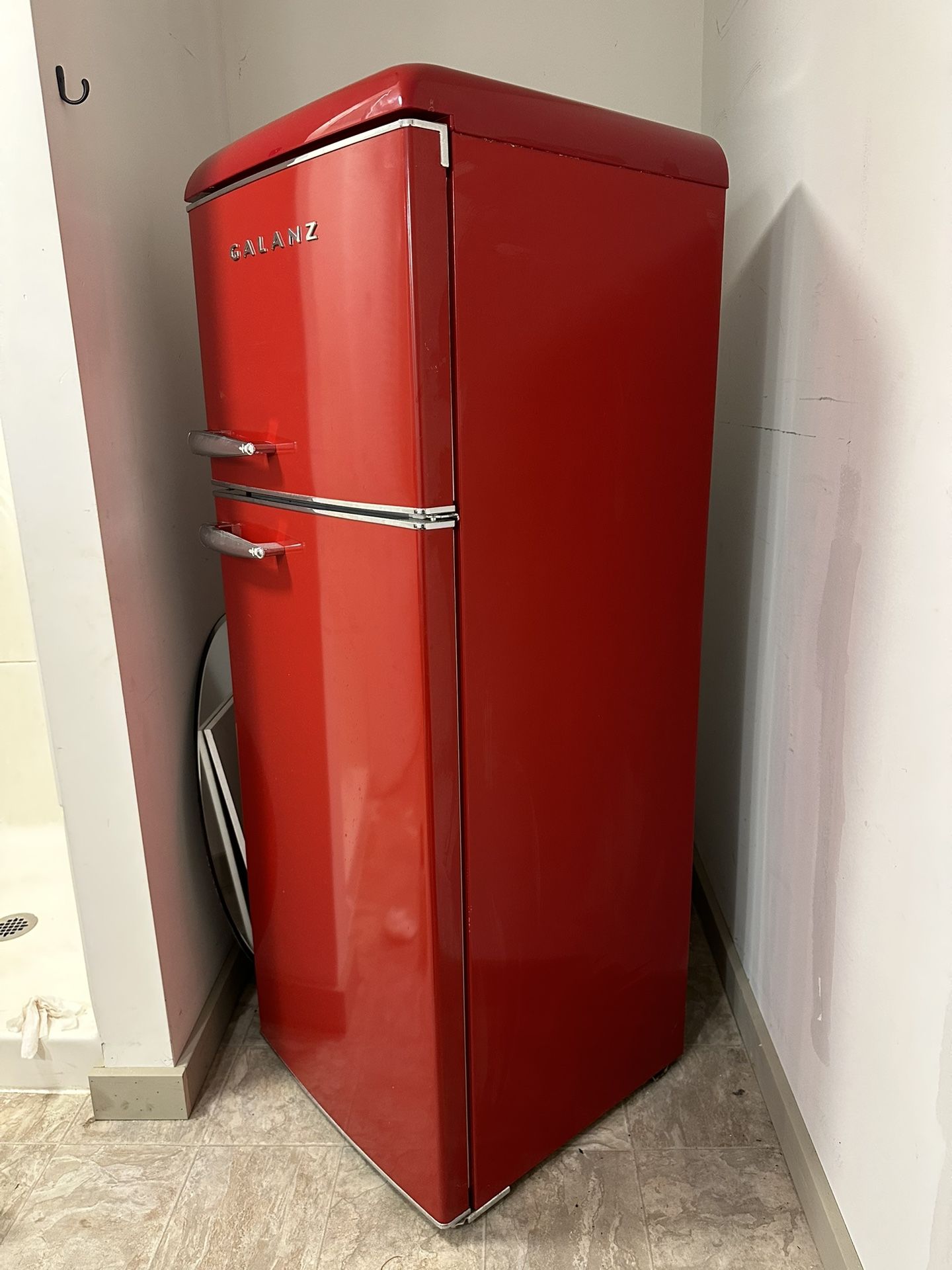 Galanz Retro Red Top Freezer Refrigerator 7.6 cu.ft Fridge Sheboygan Discount Warehouse, Galanz
