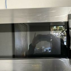 Samsung & Whrilpool 30in Microwave Open Box Unit Up to 50% Off