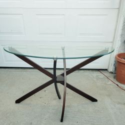 Half Moon Table In Excellent Condition 