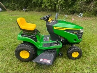 John Deere S100 Riding Mower – Like New (2 HOURS, Tags Still On)