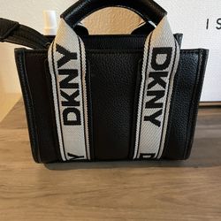 New Cassie Small tote Bag DKNY!