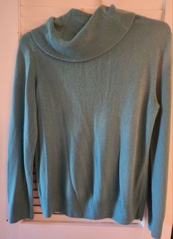Ladies Sweaters Both size med