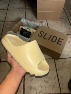 Yeezy Slides (PRICE $60
