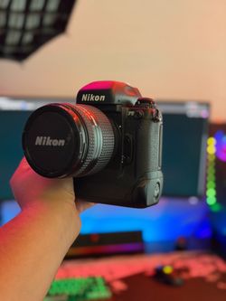 Nikon F5 w/ 24-120mm 3.5-5.6 af lens