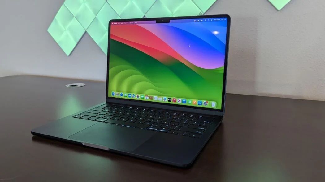 Mac Book Air 13.3 Inch 8GB  SPACE GRAY