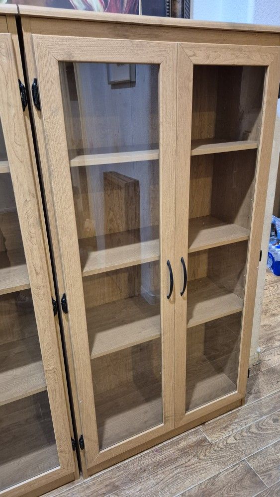 Like new bookshelves enclosed withdoors