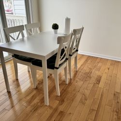 Ikea Extendable Dining Table for 6 + 4 Chairs – Excellent Condition – Bonus Pillows Included!