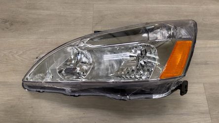 Eagle Eyes Driver Side Halogen Headlight Assembly for 2003-2007 Honda Accord - HD393-B001L (909)