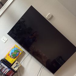 Hisense 60’ 4K TV and Wall Mount