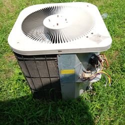 A C Unit .works Fine 100 Obo