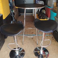 Pub Table With 2 Stools