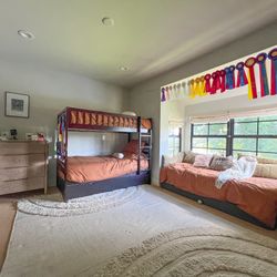 Solid Wood Bunk Beds – Sturdy Beds Like NEW