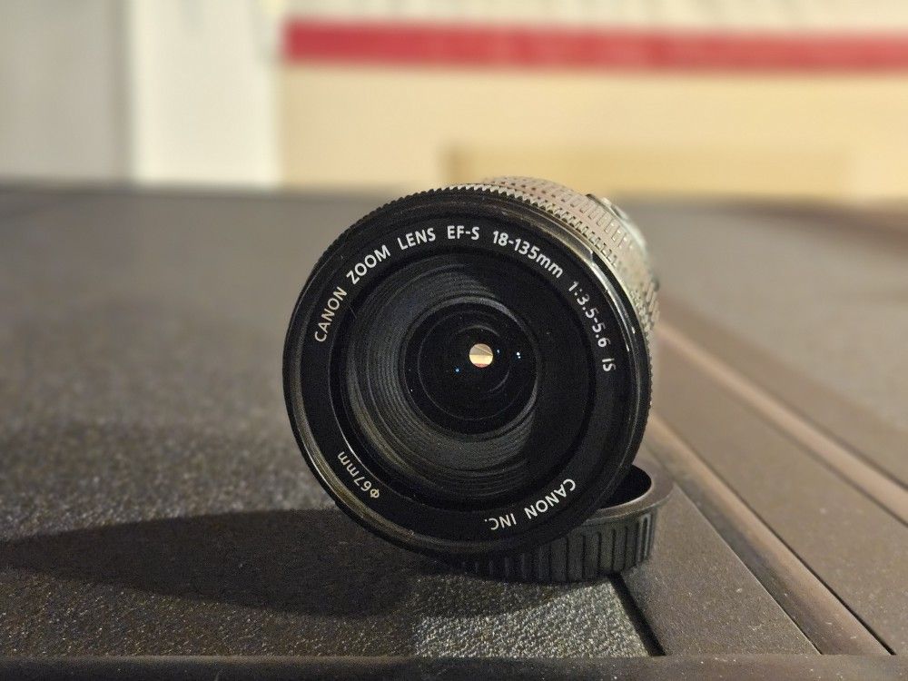Canon EF-S 18-135mm f/3.5-5.6 IS