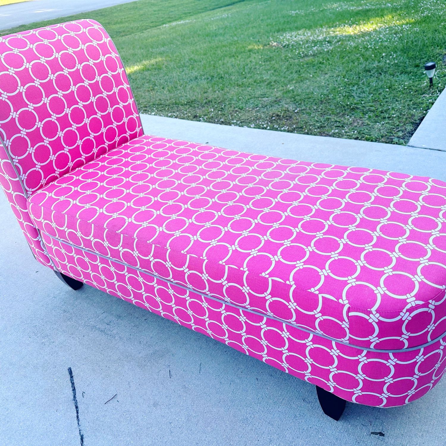PINK CHAISE 