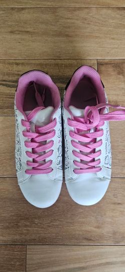 Hello Kitty tennis shoes Size 4