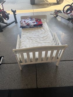 Toddler bed